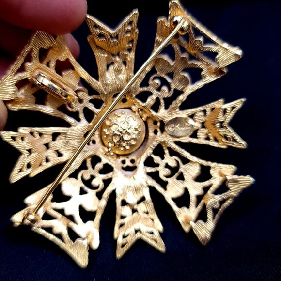 Kenneth Jay Lane 2.5" Gold Cross Brooch or Pendant 1990s - Picture 12 of 13